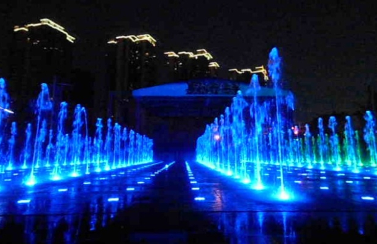 成都歡樂谷入口噴泉