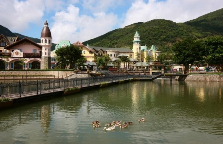 深圳東部華僑城茵特拉根人工湖