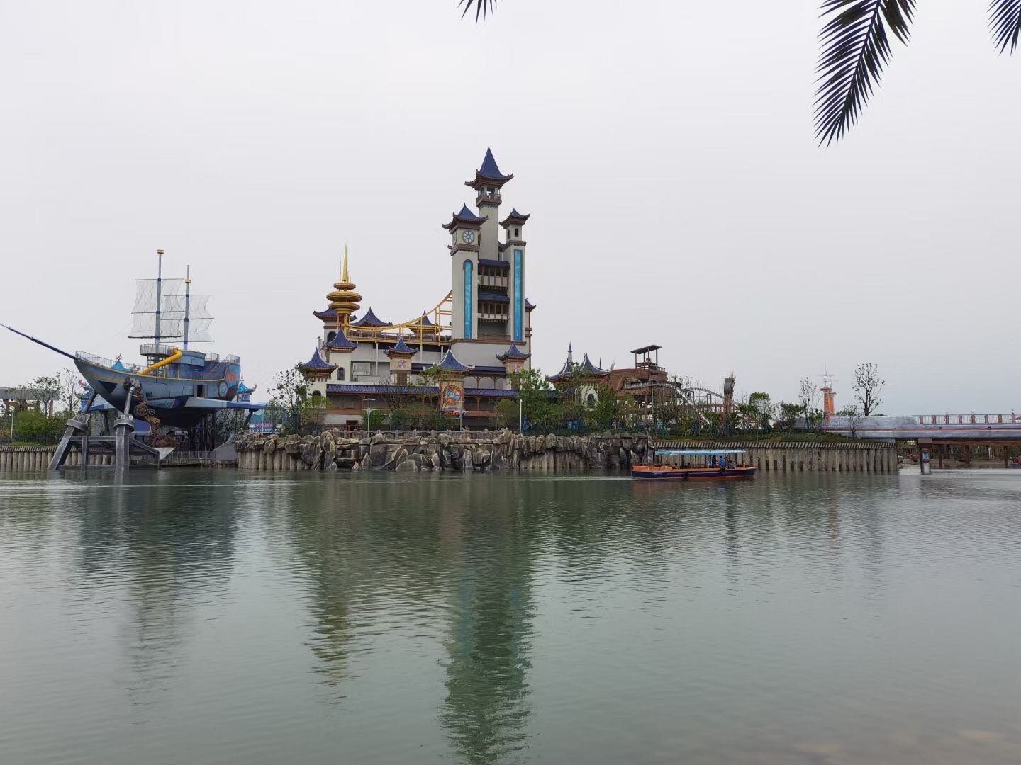 襄陽華僑城奇幻谷人工湖